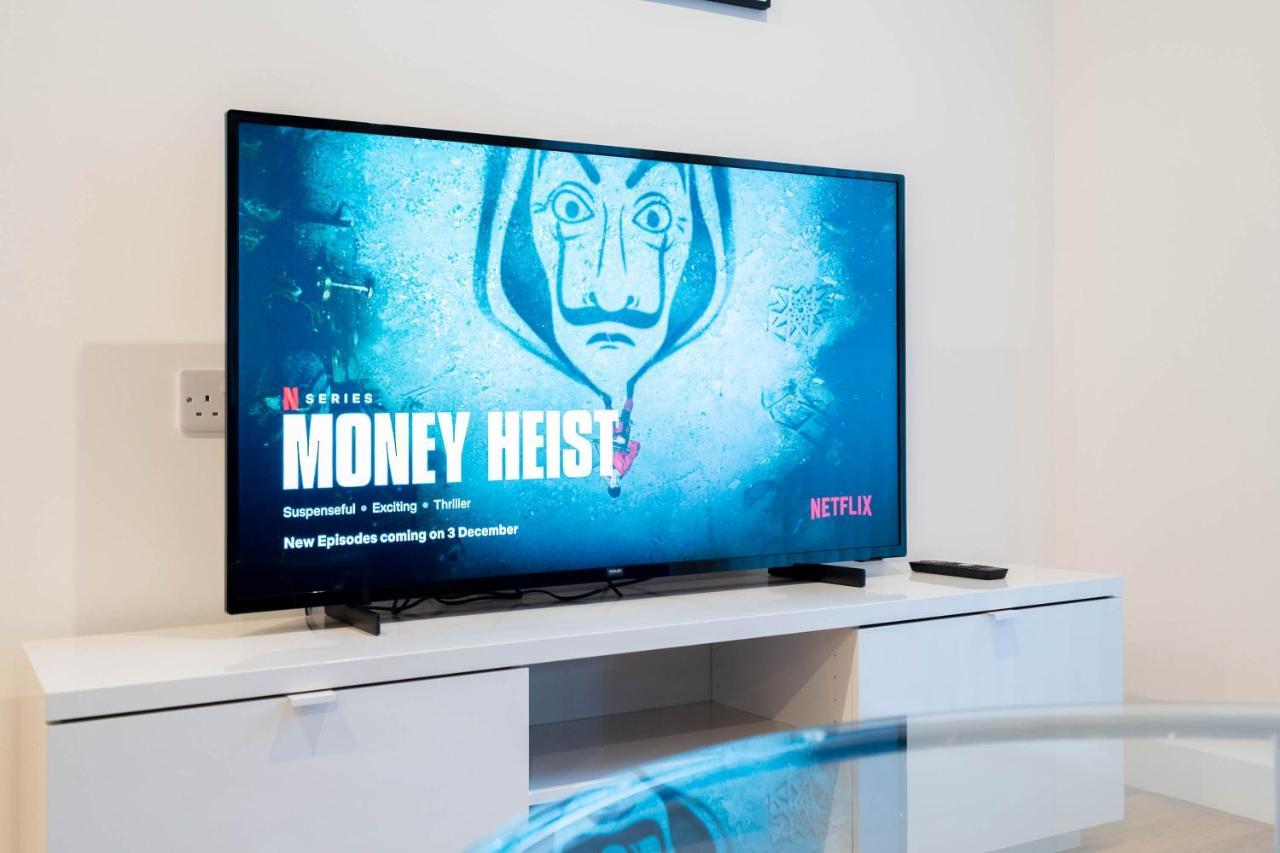 Maevela Apartments - Luxury Broad St Apartment - 2 Bed, 2 Bath - City Centre/Cube/Mailbox - With Underground Parking ✓- L Shape Sofa, Large 50 Inch Smart Tv With Free Netflix & Wifi Бирмингем Экстерьер фото