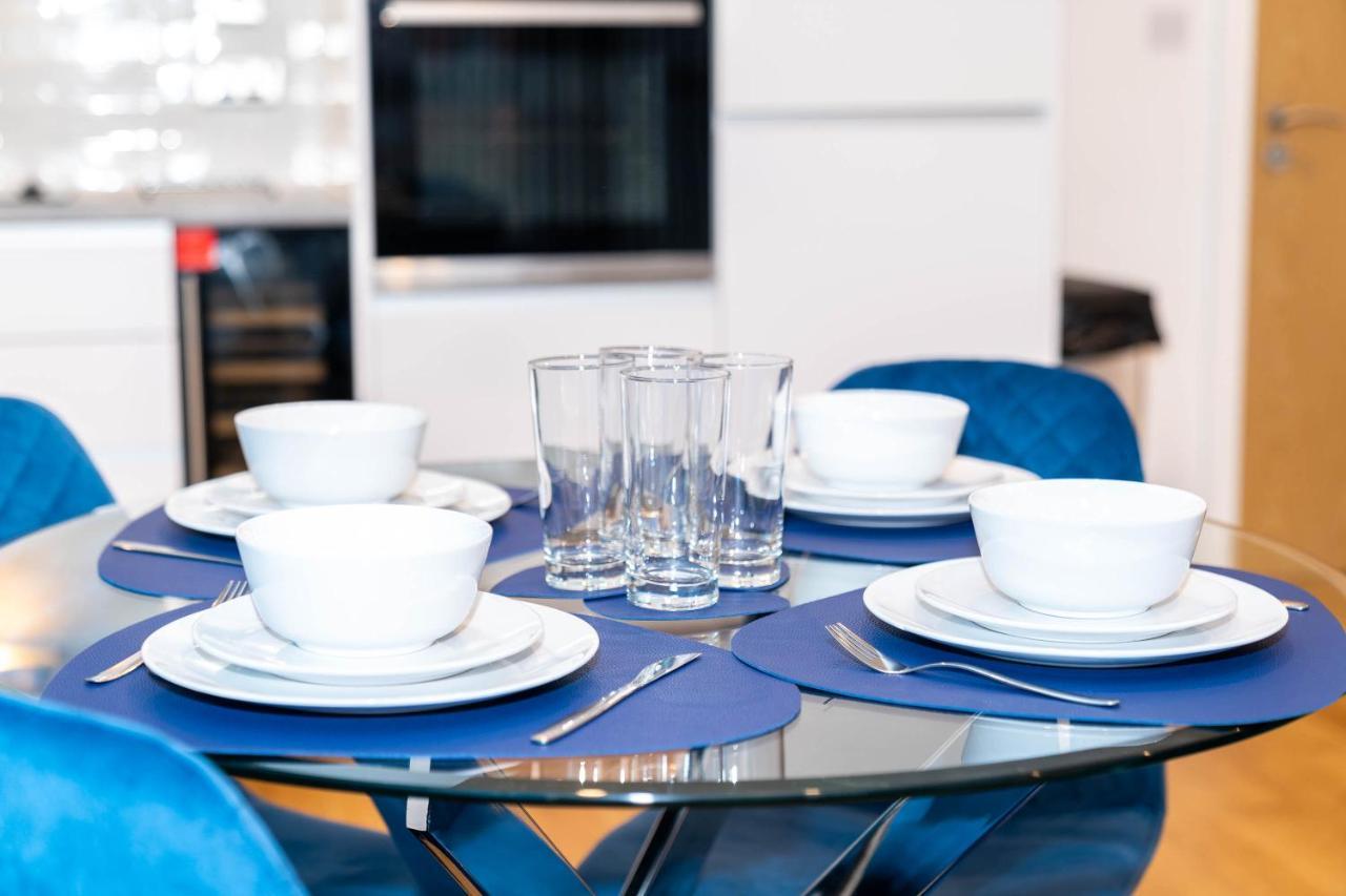 Maevela Apartments - Luxury Broad St Apartment - 2 Bed, 2 Bath - City Centre/Cube/Mailbox - With Underground Parking ✓- L Shape Sofa, Large 50 Inch Smart Tv With Free Netflix & Wifi Бирмингем Экстерьер фото